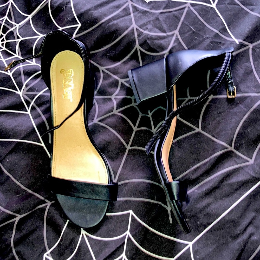 Graduation shoes